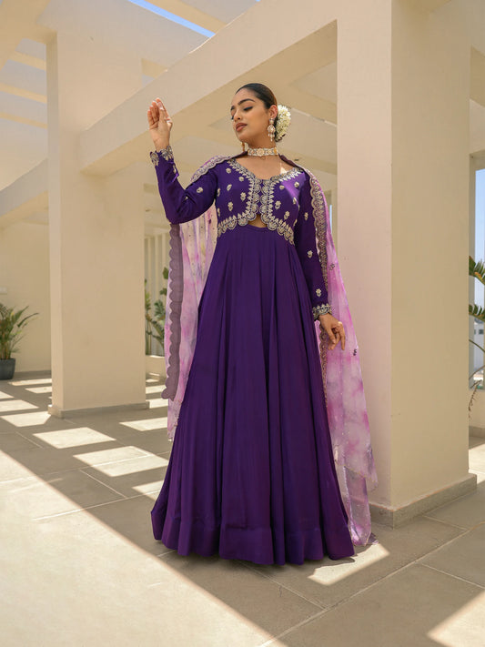Woman in a purple anarkali with a tie-dye lavender purple dupatta.
